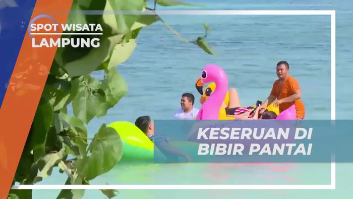 Bersantai di Bibir Pantai Bersama Floaties, Lampung