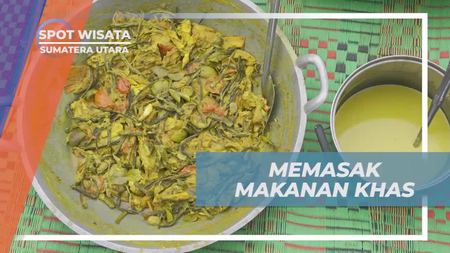 Memasak Hidangan Tradisional di Desa Lingga, Sumatera Utara