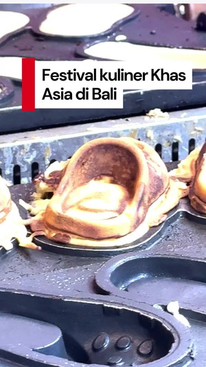 Video Berburu Makanan Asia Viral di Bali, Ada Kue Sandal Nih! 