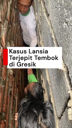 Video: Duh, Lansia di Gresik Terjepit di Antara Tembok Rumah Tetangganya
