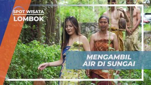 Mengambil Air Segar di Sungai Desa Bayan, Lombok