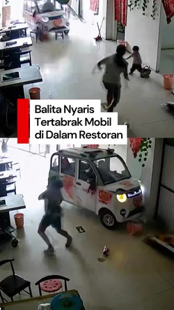 Video Heroik! Remaja China Selamatkan Balita yang Nyaris Tertabrak Mobil