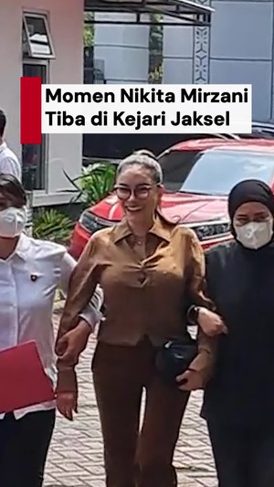 Video: Nikita Mirzani Tiba di Kejari Tanpa Diborgol