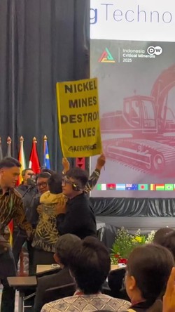 Video: Aksi Aktivis Greenpeace Protes Tambang Nikel di Raja Ampat