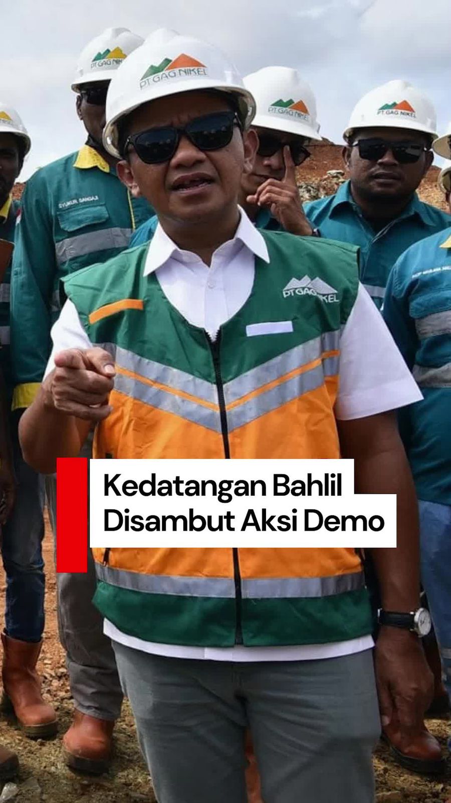 Video: Bahlil Diteriaki Penipu oleh Massa di Bandara DEO Sorong
