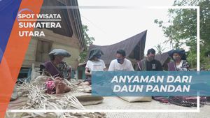 Membuat Anyaman Daun Pandan dari Desa Salaon Sumatera Utara
