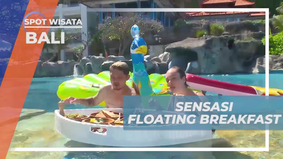 Menikmati Floating Breakfast dengan Pemandangan Alam Bali