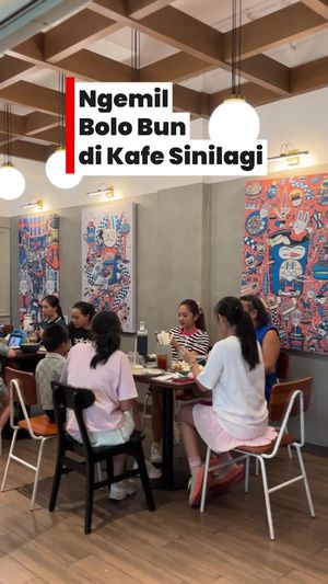 Video: Sinilagi! Kafe Ngemil Bolo Bun Langganan Ibu-ibu Hits di Jakbar