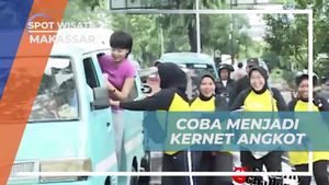 Mencoba Menjadi Kernet Angkot dengan Penuh Semangat di Makassar