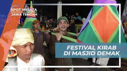 Mengikuti Festival Kirab Menuju Masjid Agung Demak