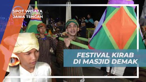 Mengikuti Festival Kirab Menuju Masjid Agung Demak