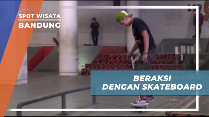 Beraksi dengan Trik Skateboard di Bandung