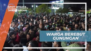 Berebut Gunungan Hasil Bumi dalam Tradisi Grebeg Besar Demak