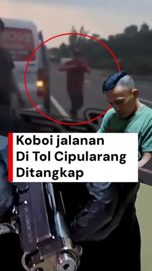 Video: Tampang Koboi yang Todongkan Pistol Korek di Tol Cipularang