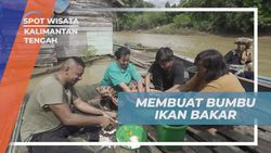 Membuat Bumbu Ikan Bakar Tradisional di Desa Hajak, Kalimantan Tengah