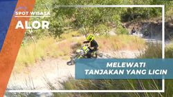Menghadapi Tantangan Melewati Tanjakan Licin di Alor