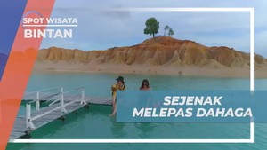 Menikmati Kesegaran Air Kelapa di Telaga Biru Bintan