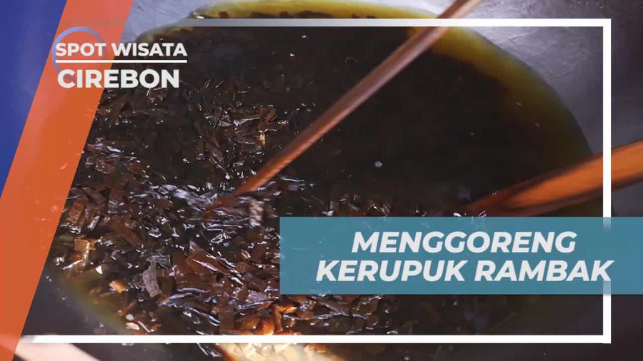 Menggoreng Kerupuk Rambak Hingga Mengembang di Cirebon