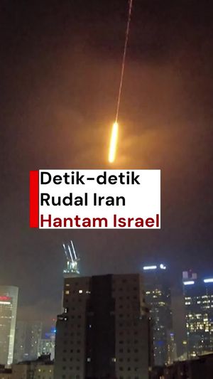 Video Detik-detik Rudal Iran Hantam Bangunan di Tel Aviv