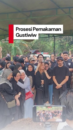 Video: Isak Tangis Keluarga Iringi Prosesi Pemakaman Gustiwiw 