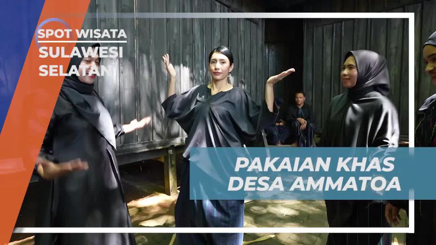 Mengenakan Pakaian Khas Desa Ammatoa di Sulawesi Selatan