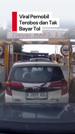 Video: Heboh Mobil Putih Pepet Pengendara Lain Agar Tak Bayar Tol di Depok