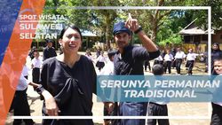 Bermain Permainan Tradisional Kucing dan Tikus di Desa Ammatoa Sulawesi Selatan