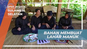 Menyiapkan Bahan Membuat Lahar Manuk Khas Ammatoa di Sulawesi Selatan