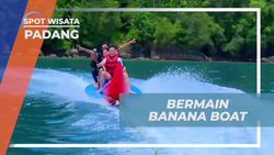 Menikmati Serunya Bermain Banana Boat di Pantai Swarnadwipa, Padang