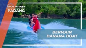 Menikmati Serunya Bermain Banana Boat di Pantai Swarnadwipa, Padang