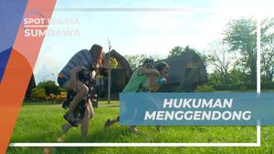 Mengikuti Tantangan Menyemprot Balon dan Menggendong di Sumbawa