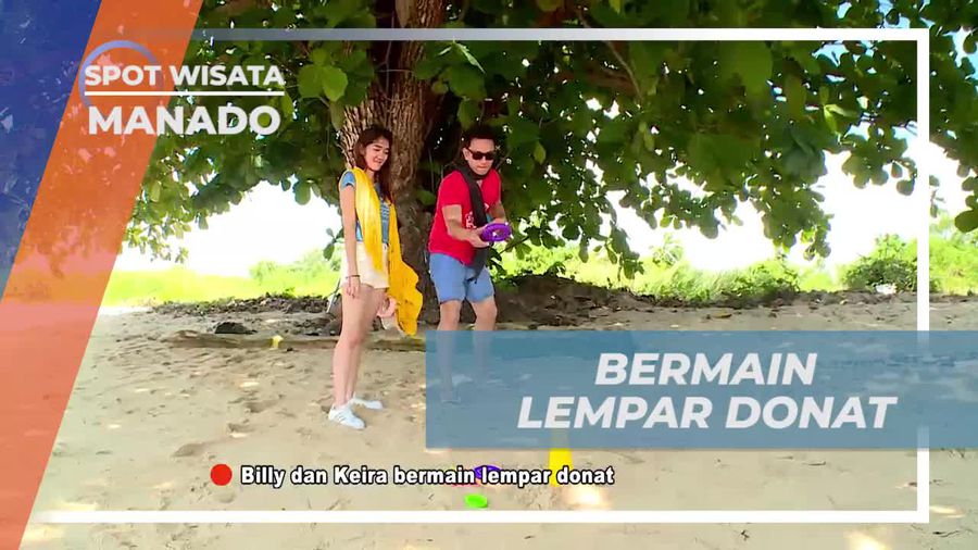 Melakukan Permainan Lempar Donat di Pantai, Manado  