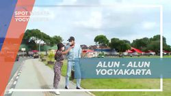 Mencoba Menyeberang ke Tengah Beringin Kembar dan Menggapai Keinginan, Yogyakarta  