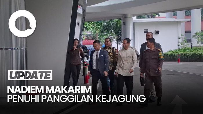 Video: Momen Nadiem Bawa Tas Hitam Besar saat Tiba di Kejagung