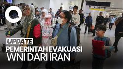 Video: Momen 11 WNI yang Dievakuasi dari Iran Tiba di Bandara Soetta 