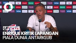 Video Enrique Kritik Lapangan AS: Bola Lompat-lompat Kayak Kelinci