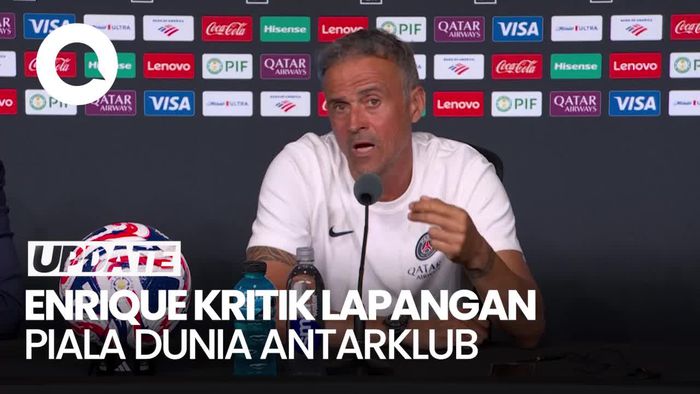 Video Enrique Kritik Lapangan AS: Bola Lompat-lompat Kayak Kelinci