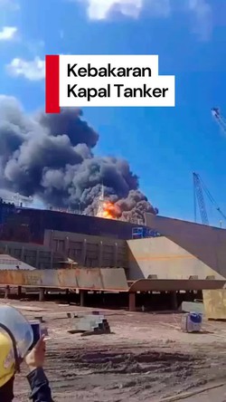 Video: Kapal Tanker Terbakar di Batam, 4 Orang Tewas