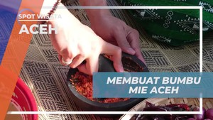 Membuat Bumbu Mie Aceh Secara Tradisional di Aceh  
