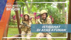 Istirahat Santai di Atas Ayunan Setelah Menyelesaikan Rintangan di Bogor  