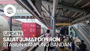 Video Peron Stasiun Kampung Bandan Jadi Tempat Salat Jumat