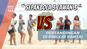 Menikmati Permainan Sepakbola Pantai di Malang dalam Suasana Ceria bersama Selebriti  