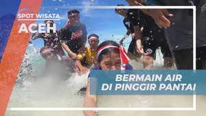 Bermain Air dan Bersenda Gurau di Pantai Pasir Putih Aceh untuk Mengakhiri Perayaan Kemerdekaan  