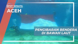 Mengibarkan Bendera di Bawah Laut sebagai Simbol Semangat Kemerdekaan di Pulau Rubiah Aceh  