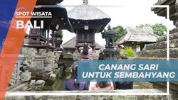 Membantu Membuat Canang Sari dan Menggunakannya dalam Sembahyang di Bali  