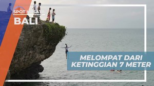 Menguji Nyali Melompat dari Ketinggian 7 Meter di Honeymoon Beach Bali  
