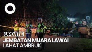 Video Momen 4 Truk Terjebak Saat Jembatan Muara Lawai Lahat Ambruk