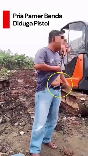 Video: Heboh Pria Ngaku Ring Satu Pamer Pistol-Ancam Warga di Depok