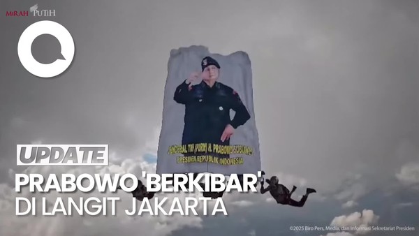 Video Bendera Raksasa Bergambar Prabowo Terbentang di Langit Jakarta