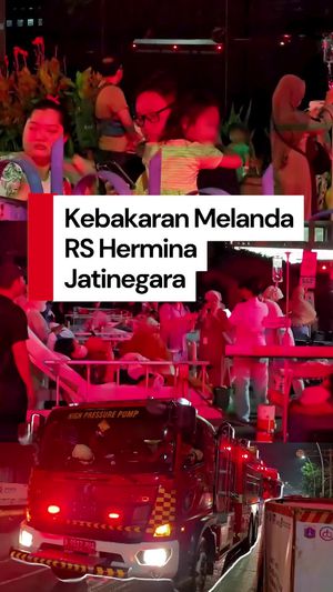 Video: Kebakaran di RS Hermina Jatinegara, Pasien Dievakuasi